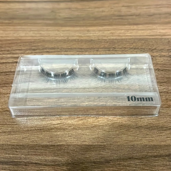 Lilac st lashes - Picture 2 of 2